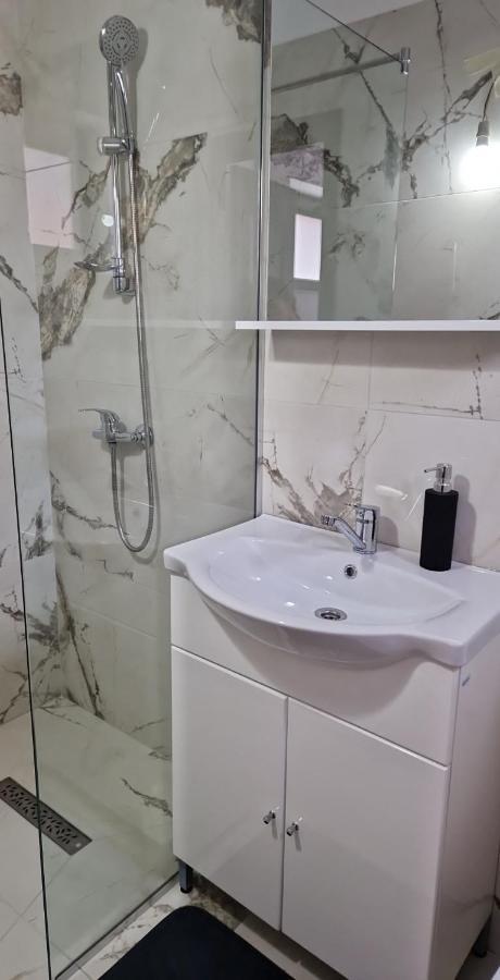 Modern House Hotell Sighetu Marmaţiei Eksteriør bilde