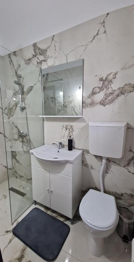 Modern House Hotell Sighetu Marmaţiei Eksteriør bilde