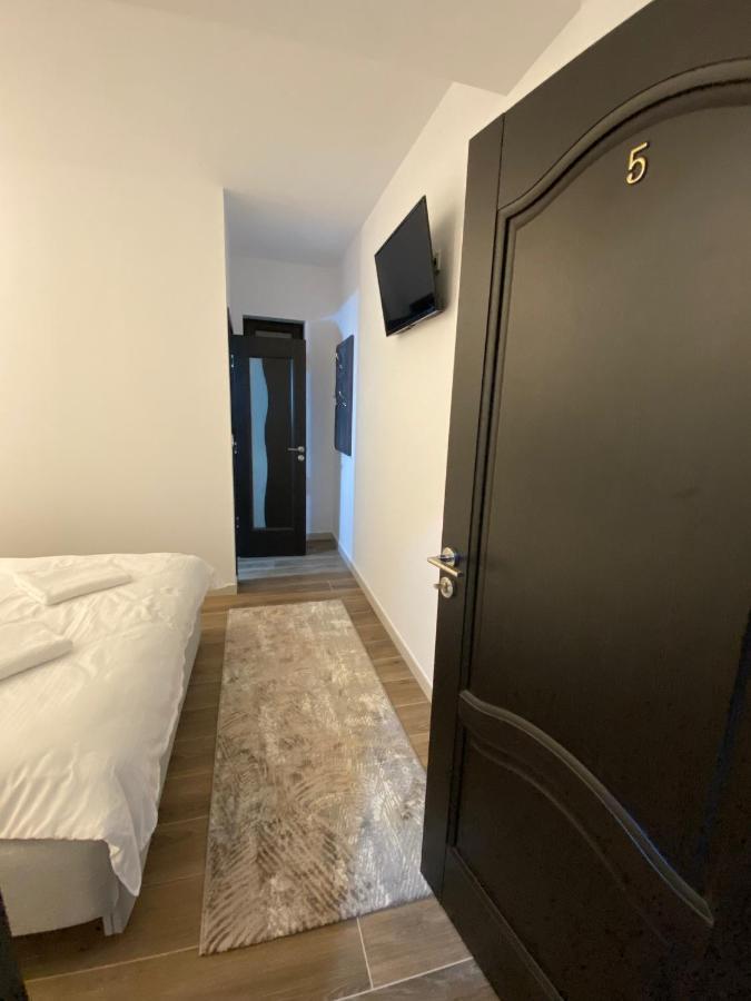 Modern House Hotell Sighetu Marmaţiei Eksteriør bilde